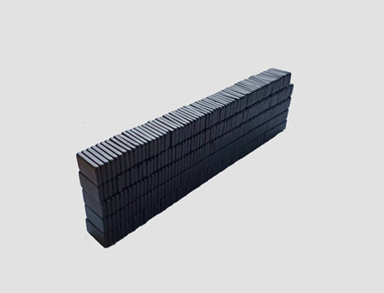 Sintered ferrite block magnet