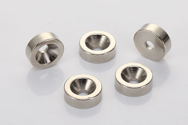 screw(sink) hole magnet