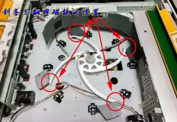 What is the main function of the magnet in the mahjong machine?