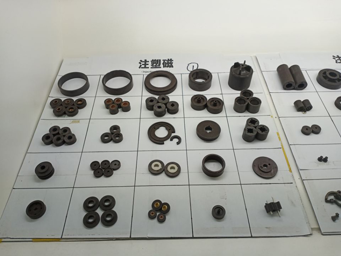 Injection magnetic sample display