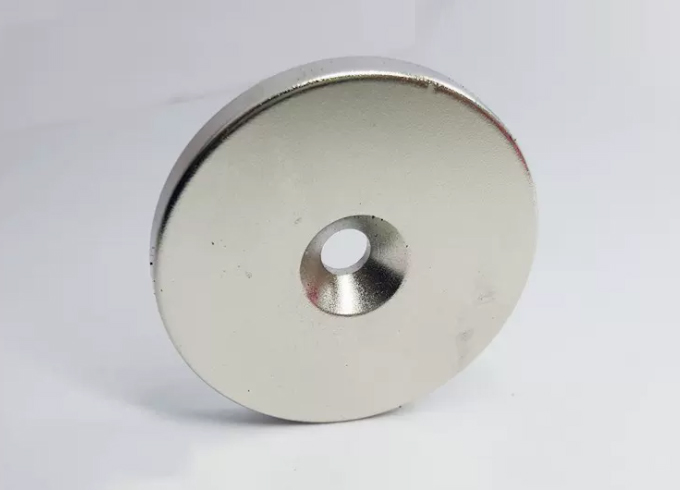 Round countersunk magnet with diameter of 50mm and hole of 8mm
