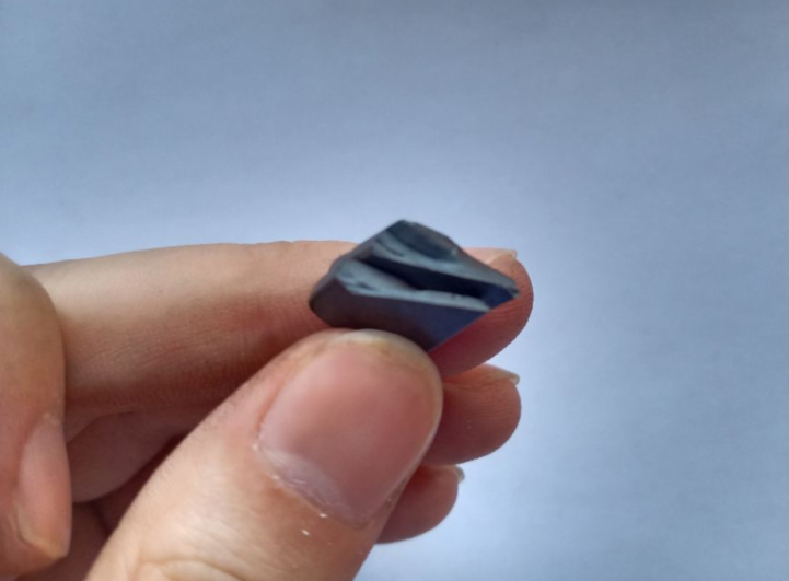 A cracked ferrite magnet
