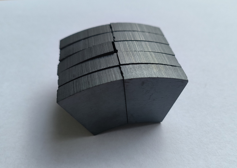 Customized Shape Trapezoidal Segmented Ceramic Magnets Y33 Grade