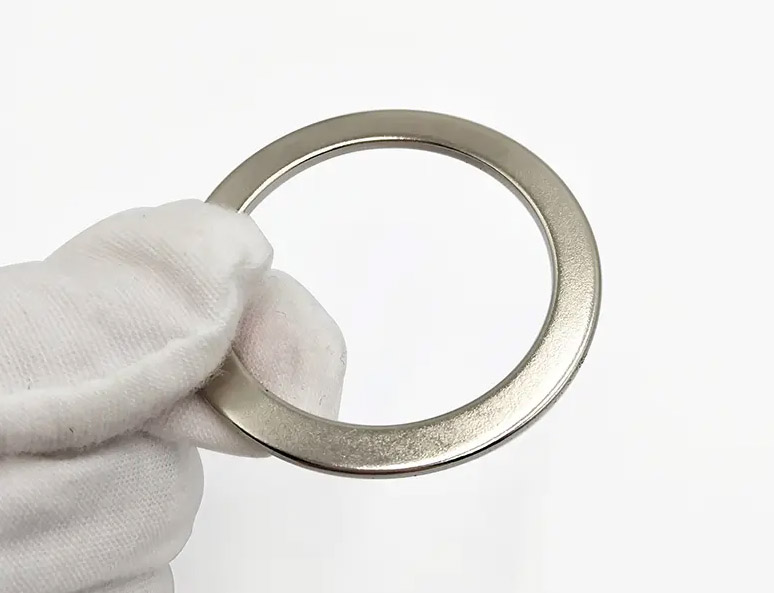 Large Round Magnets with Hole