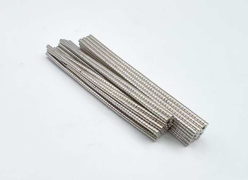 What happens if you swallow a small magnet？