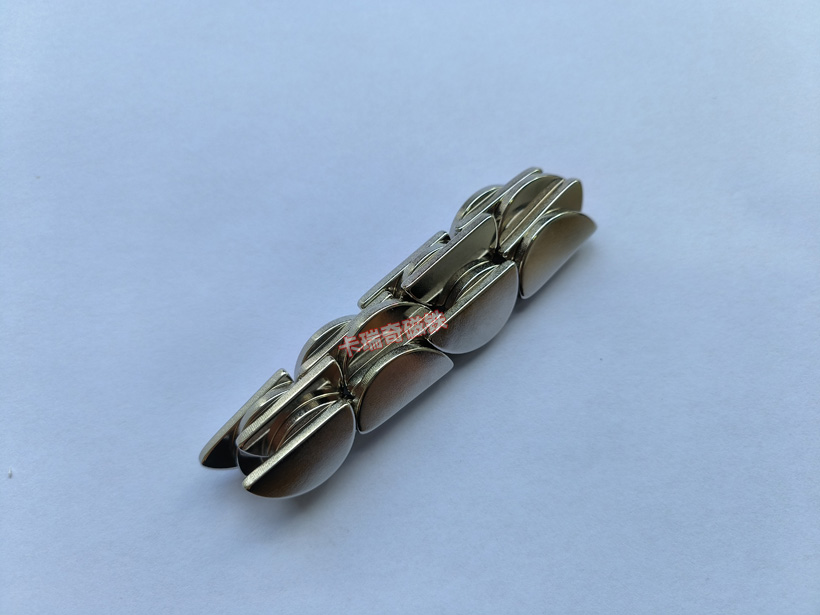 Display of actual samples of 25.4x3mm radial semi-circular neodymium magnets;