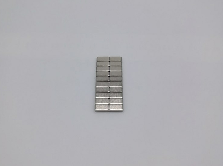 Rectangular rare earth neodymium permanent magnet