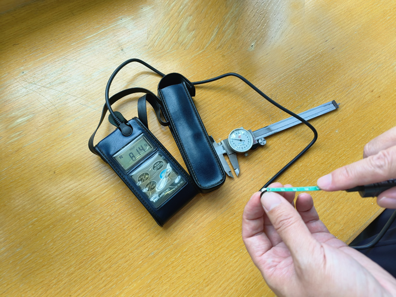 Measuring the surface magnetisation of a magnet using a Gauss meter